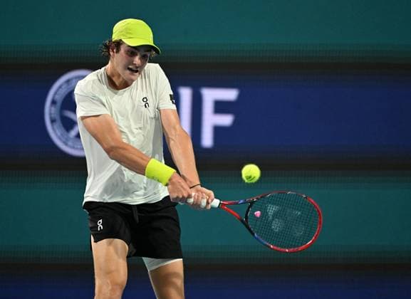 MIAMI GARDENS FL - MARCH 24: Joao Fonseca Vs Alex de Minaur during The Miami Open at Hard Rock Stadium on March 24, 2025 in Miami Gardens, Florida. Copyright: xmpi04x