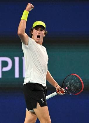 MIAMI GARDENS FL - MARCH 24: Joao Fonseca Vs Alex de Minaur during The Miami Open at Hard Rock Stadium on March 24, 2025 in Miami Gardens, Florida. Copyright: xmpi04x