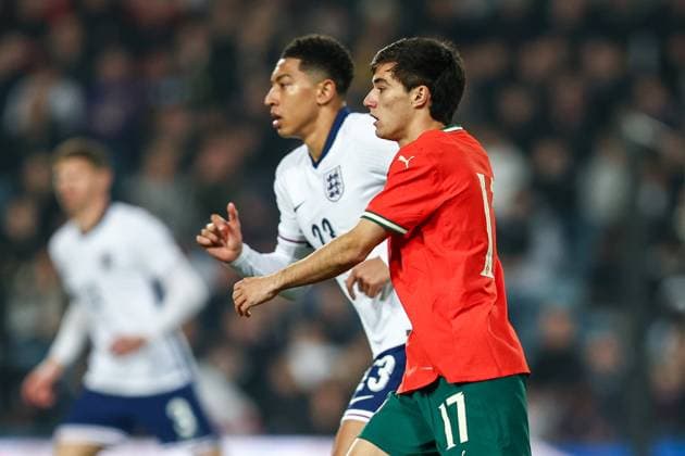 England v Portugal - Men s U21, U 21 International 17, Diogo Nascimento of Portugal U21s, competes with 23, Jobe Bellingham of England U21s during the Under 21 International Friendly, Länderspiel, Nationalmannschaft match between England and Portugal at The Hawthorns in West Bromwich, England, on March 24, 2025. West Bromwich West Midlands United Kingdom  Copyright: xMIxNewsx originalFilename:fletcher-englandu250324_npssG.jpg