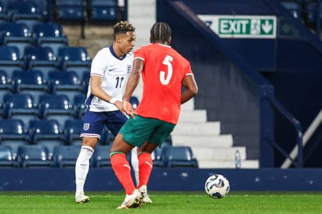 England v Portugal - Men s U21, U 21 International 11, Omari Hutchinson of England U21s takes on 5, Flavio Nazinho of Portugal U21s during the Under 21 International Friendly, Länderspiel, Nationalmannschaft match between England and Portugal at The Hawthorns in West Bromwich, England, on March 24, 2025. West Bromwich West Midlands United Kingdom  Copyright: xMIxNewsx originalFilename:fletcher-englandu250324_npwYs.jpg