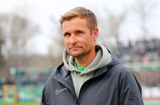 Leipzig, 23.03.2025, Alfred-Kunze-Sportpark, Fußball Sachsenpokal, Viertelfinale , BSG CHEMIE LEIPZIG v. 1. FC LOK LEIPZIG , Im Bild: David Bergner ( Interims-Trainer Chemie Leipzig) , Nur für journalistische Zwecke. Only for editorial use! , *** Leipzig, 23 03 2025, Alfred Kunze Sportpark, Fußball Sachsenpokal, Viertelfinale , BSG CHEMIE LEIPZIG v 1 FC LOK LEIPZIG , Im Bild David Bergner Interims Trainer Chemie Leipzig , Nur für journalistische Zwecke Only for editorial use , Picture Point