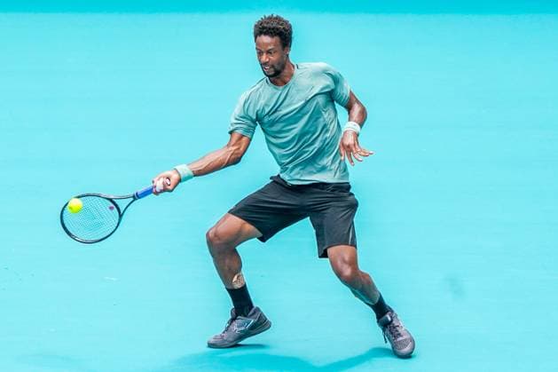 March 25, 2025, Miami, Florida, USA: Gael Monfils (FRA) returns a shot to Sebastian Korda (not pictured) during the men s singles fourth round match at the 2025 Miami Open presented by Itau at Hard Rock Stadium. Miami USA - ZUMAw109 20250325_fap_w109_002 Copyright: xDebbyxWongx