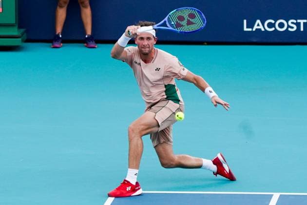 March 25, 2025, Miami, Florida, USA: Casper Ruud returns a shot to Francisco Cerundolo (not pictured) during the men s singles fourth round match at the 2025 Miami Open presented by Itau at Hard Rock Stadium. Miami USA - ZUMAw109 20250325_fap_w109_028 Copyright: xDebbyxWongx