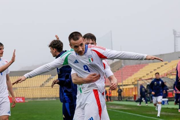 Catanzaro, Italy, 25th March 2025, Nicola Ceravolo Stadium: Francesco Camarda (9 Italy) celebrates after goal during the UEFA Under-19 Championship 2025, Elite Round, Group 5, match between Italy and France at Nicola Ceravolo Stadium, Italy. Francesco Farina SPP (FRANCESCO FARINA SPP) Copyright: xFRANCESCOxFARINAx xSPPx spp-en-FrFa-_O2A3638