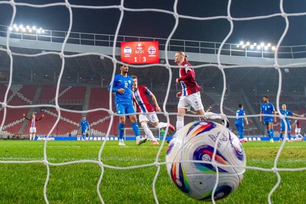 Bilder des Jahres 2025, Sport 03 März Sport Themen der Woche KW13 250325 Erling Braut Haaland of Norway celebrates with teammate Martin odegaard after scoring the 1-4 goal during the FIFA World Cup, WM, Weltmeisterschaft, Fussball Qualifier football match between Israel and Norway on March 25, 2025 in Debrecen. Photo: Vegard Grott BILDBYRAN kod VG VG0737 bbeng fotball football soccer fotboll fifa world cup qualifiers european qualifiers 2026 uefa world cup qualifiers vm-kvalifisering vm kvalik vm kval norge norway israel jubel *** 250325 Erling Braut Haaland of Norway celebrates with teammate Martin odegaard after scoring the 1 4 goal during the FIFA World Cup Qualifier football match between Israel and Norway on March 25, 2025 in Debrecen Photo Vegard Grott BILDBYRAN kod VG VG0737 bbeng fotball football soccer fotboll fifa world cup qualifiers european qualifiers 2026 uefa world cup qualifiers vm kvalifisering vm kvalik vm kval norge norway israel jubel  Copyright: VEGARDxGRoTT BB250325VG149