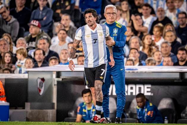 BUENOS AIRES, ARGENTINA - MARCH 25: Dorival Junior of Brazil and Rodrigo de Paul of Argentina during the South American (CONMEBOL) FIFA World Cup, WM, Weltmeisterschaft, Fussball 2026 Qualifier between Argentina and Brazil at Estadio Mas Monumental on March 25th, 2025 in Buenos Aires, Argentina. (Richard Callis Sports Press Photo SPP) Copyright: xRichardxCallis SportsxPressxPhotox xSPPx spp-en-RiCaPrPh-spp_richiecallis_2503_743