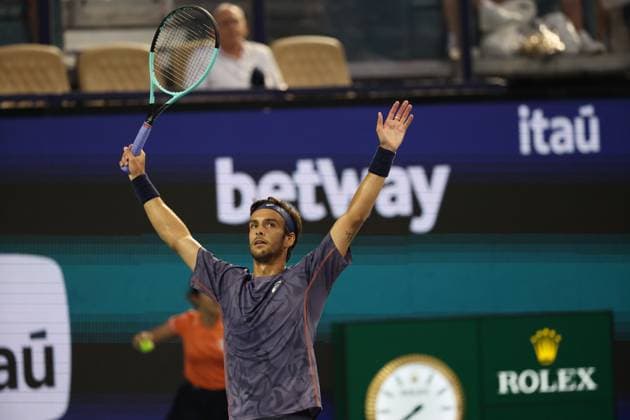 March 25, 2025, Miami Gardens, Florida, United States Of America: MIAMI GARDENS, FLORIDA - MARCH 25: Novak Djokovic of Serbia defeats Lorenzo Musetti of Italy in the fourth round of the men s singles during Day 8 of the Miami Open at Hard Rock Stadium on March 25, 2025 in Miami Gardens, Florida....People: Lorenzo Musetti Miami Gardens United States Of America - ZUMAs214 20250325_ada_s214_139 Copyright: xSMGx