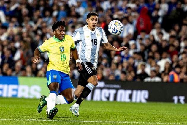 Match between argentina and brazil for the 2026 world cup qualifiers Buenos aires (ar), 03 25 2025- football argentina vs brazil- dispute over the ball between endrick and manuel molina during the match between argentina and brazil valid for the 14th round of the 2026 world cup qualifiers, held in buenos aires at the monumental stadium, this tuesday, march 25, 2025. (Foto: Pedro Paulo Diaz Thenews2 imago images) SPO  Copyright: xPedroxPauloxDiazx