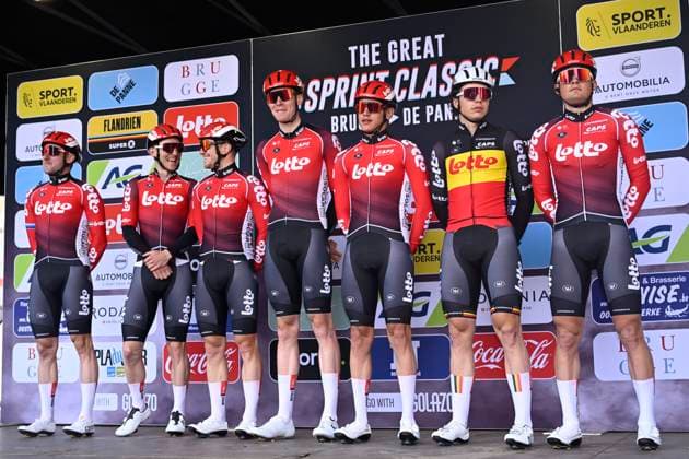 Classic Brugge De Panne 2025 cycling race DE PANNE, BELGIUM - MARCH 26 : De Lie Arnaud (BEL) of team Lotto with teammates during the Men Elite UCI World Tour 49th Classic Brugge De Panne cycling race with start in Brugge and finish in De Panne (195,6 km) on March 26, 2025 in De Panne, Belgium, 26 03 2025 ( Motordriver Kenny Verfaillie & De Panne Belgium  Copyright: xNicoxVereeckenx