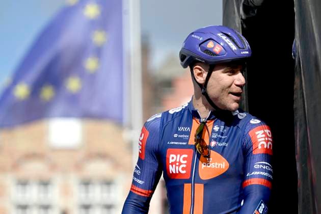 Classic Brugge De Panne 2025 cycling race DE PANNE, BELGIUM - MARCH 26 : Jakobsen Fabio (NED) of Team Picnic PostNL during the Men Elite UCI World Tour 49th Classic Brugge De Panne cycling race with start in Brugge and finish in De Panne (195,6 km) on March 26, 2025 in De Panne, Belgium, 26 03 2025 ( Motordriver Kenny Verfaillie & De Panne Belgium  Copyright: xNicoxVereeckenx