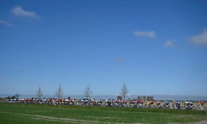 Classic Brugge De Panne 2025 cycling race DE PANNE, BELGIUM - MARCH 26 : illustration picture peloton during the Men Elite UCI World Tour 49th Classic Brugge De Panne cycling race with start in Brugge and finish in De Panne (195,6 km) on March 26, 2025 in De Panne, Belgium, 26 03 2025 ( Motordriver Kenny Verfaillie & De Panne Belgium  Copyright: xNicoxVereeckenx