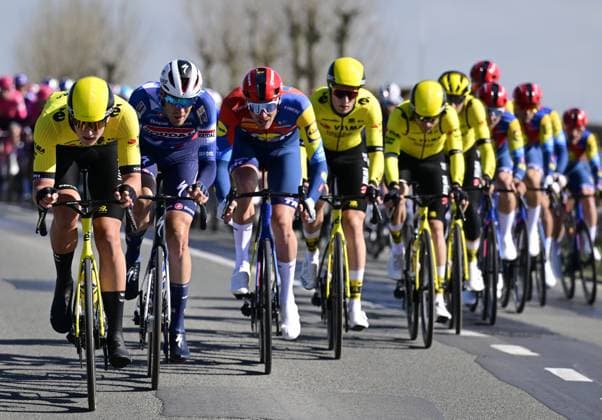 The pack of riders pictured in action during the Classic Brugge-De Panne men s elite one-day cycling race, 195,6 km from Brugge to De Panne, Wednesday 26 March 2025. DIRKxWAEM  x115853067x