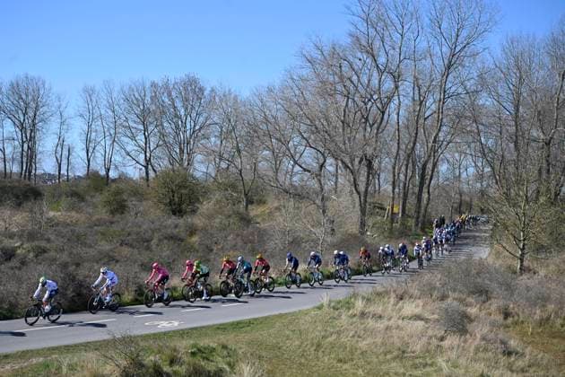 Classic Brugge De Panne 2025 cycling race DE PANNE, BELGIUM - MARCH 26 : illustration picture peloton during the Men Elite UCI World Tour 49th Classic Brugge De Panne cycling race with start in Brugge and finish in De Panne (195,6 km) on March 26, 2025 in De Panne, Belgium, 26 03 2025 ( Motordriver Kenny Verfaillie & De Panne Belgium  Copyright: xNicoxVereeckenx