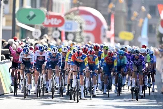 Classic Brugge De Panne 2025 cycling race DE PANNE, BELGIUM - MARCH 26 : Declercq Tim (BEL) of Lidl - Trek leading the peloton during the Men Elite UCI World Tour 49th Classic Brugge De Panne cycling race with start in Brugge and finish in De Panne (195,6 km) on March 26, 2025 in De Panne, Belgium, 26 03 2025 ( Motordriver Kenny Verfaillie & De Panne Belgium  Copyright: xJanxDexMeuleneirx