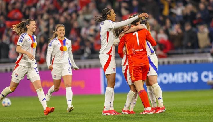FRA, Lyon, Olympique Lyon vs FC Bayern Munich, WomenÂs Champions League, Football, UEFA, 2024 2025 season, Groupama Stadium, quarter-finals, pictured from left Vanessa Gilles Olympique Lyon 21 celebrates with Christiane Endler Olympique Lyon 1 on reaching the semi-finals DFB DFL REGULATIONS PROHIBIT ANY USE OF PHOTOGRAPHS AS IMAGE SEQUENCES AND OR QUASI VIDEO, 26 03 2025, Copyright: HMBxMedia HendrikxHamelau