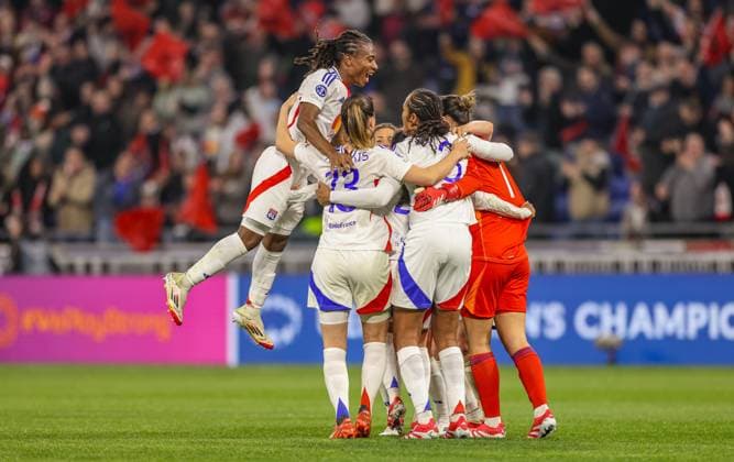 FRA, Lyon, Olympique Lyon vs FC Bayern Munich, WomenÂs Champions League, Football, UEFA, 2024 2025 season, Groupama Stadium, quarter-finals, pictured from left Vanessa Gilles Olympique Lyon 21 celebrates with Christiane Endler Olympique Lyon 1 on reaching the semi-finals DFB DFL REGULATIONS PROHIBIT ANY USE OF PHOTOGRAPHS AS IMAGE SEQUENCES AND OR QUASI VIDEO, 26 03 2025, Copyright: HMBxMedia HendrikxHamelau