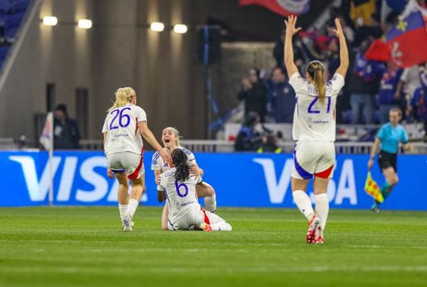 FRA, Lyon, Olympique Lyon vs FC Bayern Munich, WomenÂs Champions League, Football, UEFA, 2024 2025 season, Groupama Stadium, quarter-final, in the picture Olympique Lyon celebrates the goal to 2 1 DFB DFL REGULATIONS PROHIBIT ANY USE OF PHOTOGRAPHS AS IMAGE SEQUENCES AND OR QUASI VIDEO, 26 03 2025, Copyright: HMBxMedia HendrikxHamelau