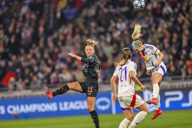 FRA, Lyon, Olympique Lyon vs FC Bayern Munich, WomenÂs Champions League, Football, UEFA, 2024 2025 season, Groupama Stadium, quarter-finals, pictured from l Lea Schüller FC Bayern Munich Women 11 , Vanessa Gilles Olympique Lyon 21 DFB DFL REGULATIONS PROHIBIT ANY USE OF PHOTOGRAPHS AS IMAGE SEQUENCES AND OR QUASI VIDEO, 26 03 2025, Copyright: HMBxMedia HendrikxHamelau