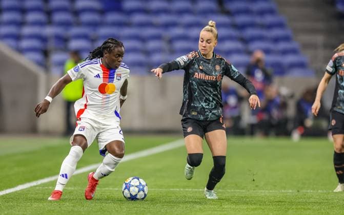 FRA, Lyon, Olympique Lyon vs FC Bayern Munich, WomenÂs Champions League, Football, UEFA, 2024 2025 season, Groupama Stadium, quarter-finals, pictured from l Tabitha Chawinga Olympique Lyon 22 , Giulia Gwinn FC Bayern Munich Women 7 DFB DFL REGULATIONS PROHIBIT ANY USE OF PHOTOGRAPHS AS IMAGE SEQUENCES AND OR QUASI VIDEO, 26 03 2025, Copyright: HMBxMedia HendrikxHamelau