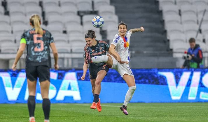 FRA, Lyon, Olympique Lyon vs FC Bayern Munich, WomenÂs Champions League, Football, UEFA, 2024 2025 season, Groupama Stadium, quarter-final, pictured from l Jovana Damnjanović FC Bayern Munich Women 9 m duel with Dzenifer Marozsan Olympique Lyon 10 DFB DFL REGULATIONS PROHIBIT ANY USE OF PHOTOGRAPHS AS IMAGE SEQUENCES AND OR QUASI VIDEO, 26 03 2025, Copyright: HMBxMedia HendrikxHamelau
