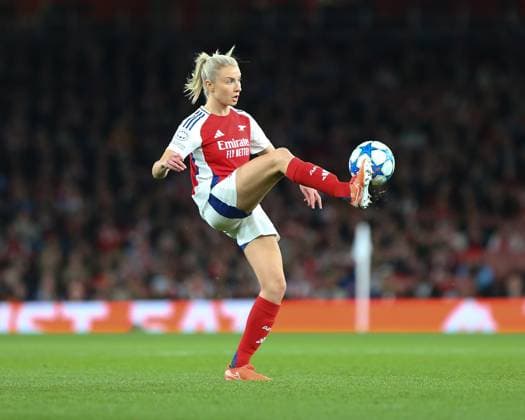 North London, England, March 26 2025: Leah Williamson (6 Arsenal) controls the ball during the UEFA Womens Champions League game between Arsenal and Real Madrid at Emirates Stadium in North London, England. (Jay Patel SPP) Copyright: xJayxPatel SPPx spp-en-JaPa-ARSvRMA_20250326_0009