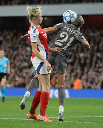 North London, England, March 26 2025: Leah Williamson (6 Arsenal) and Filippa Angeldahl (21 Real Madrid) challenge for the ball during the UEFA Womens Champions League game between Arsenal and Real Madrid at Emirates Stadium in North London, England. (Jay Patel SPP) Copyright: xJayxPatel SPPx spp-en-JaPa-ARSvRMA_20250326_0018