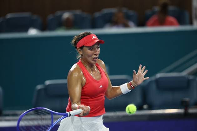 March 26, 2025, Miami Gardens, Florida, United States Of America: MIAMI GARDENS, FLORIDA - MARCH 26: Jessica Pegula of the United States defeats Emma Raducanu of Great Britain in the quarter-final on Day 9 of the Miami Open at Hard Rock Stadium on March 26, 2025 in Miami Gardens, Florida...People: Jessica Pegula Miami Gardens United States Of America - ZUMAs214 20250326_ada_s214_061 Copyright: xSMGx