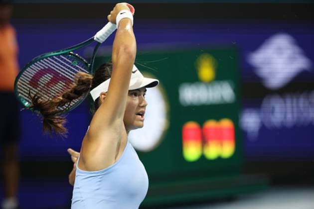 March 26, 2025, Miami Gardens, Florida, United States Of America: MIAMI GARDENS, FLORIDA - MARCH 26: Jessica Pegula of the United States defeats Emma Raducanu of Great Britain in the quarter-final on Day 9 of the Miami Open at Hard Rock Stadium on March 26, 2025 in Miami Gardens, Florida...People: Emma Raducanu Miami Gardens United States Of America - ZUMAs214 20250326_ada_s214_105 Copyright: xSMGx