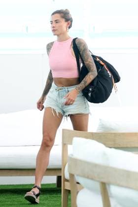 March 26, 2025, Miami Gardens, Florida, United States Of America: MIAMI GARDENS, FLORIDA - MARCH 26: Alexander ZverevÃ¢â‚¬â ¢s German model and actress girlfriend Sophia Thomalla is seen during Day 9 of the Miami Open at Hard Rock Stadium on March 26, 2025 in Miami Gardens, Florida...People: Sophia Thomalla Miami Open 2025 - Day 9  - ZUMAs214 20250326_ada_s214_164 Copyright: xSMGx