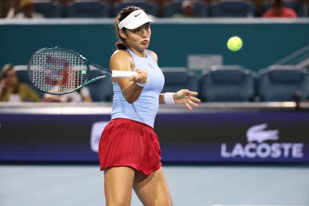 March 26, 2025, Miami Gardens, Florida, United States Of America: MIAMI GARDENS, FLORIDA - MARCH 26: Jessica Pegula of the United States defeats Emma Raducanu of Great Britain in the quarter-final on Day 9 of the Miami Open at Hard Rock Stadium on March 26, 2025 in Miami Gardens, Florida...People: Emma Raducanu Miami Gardens United States Of America - ZUMAs214 20250326_ada_s214_139 Copyright: xSMGx
