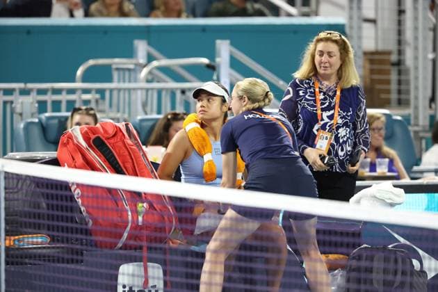 March 26, 2025, Miami Gardens, Florida, United States Of America: MIAMI GARDENS, FLORIDA - MARCH 26: Emma Raducanu of Great Britain receives medical attention during her match against Jessica Pegula of the United States in the quarter finals of the women s singles at the Miami Open at the Hard Rock Stadium on March 26, 2025 in Miami Gardens, Florida. ...People: Emma Raducanu Miami Gardens United States Of America - ZUMAs214 20250326_ada_s214_143 Copyright: xSMGx