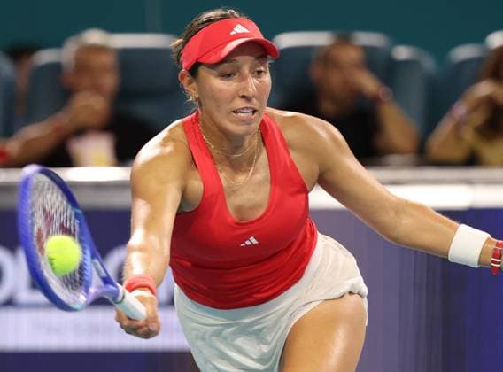 March 26, 2025, Miami Gardens, Florida, USA: JESSICA PEGULA of the United States defeats Emma Raducanu of Great Britain in the quarter-final on Day 9 of the Miami Open at Hard Rock Stadium in Miami Gardens. Pegula defeated Raducanu 6-4 6-7 6-2. Miami Gardens USA - ZUMAs214 20250326_ada_s214_012 Copyright: xSMGx