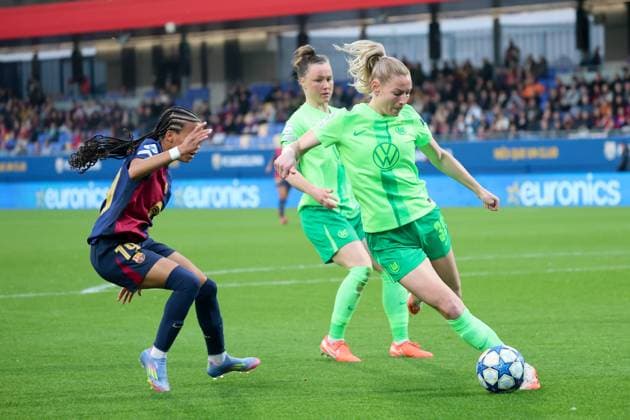 Sarai Linder Wolfsburg 39 and Vicky Lopez Barcelona 19 , ESP, FC Barcelona VfL Wolfsburg, Football, Womens Champions League, quarter-finals, second leg, 2024 2025 season, 27 03 2025 ESP, FC Barcelona VfL Wolfsburg, Football, Womens Champions League, quarter-finals, second leg, 2024 2025 season, 27 03 2025 Barcelona Copyright: xEibner-Pressefoto JoergxNiebergax EP_JNL