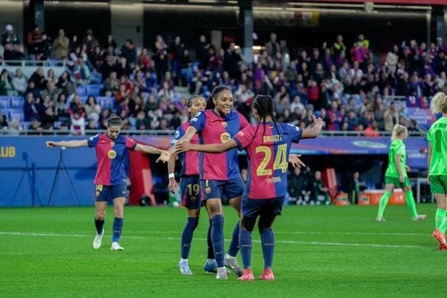 Barcelona, Spain, March 27th 2025 Salma Paralluelo celebrates FC Barcelona, Barca second goal with Esmee Brugts during the UEFA Women s Champions League match between FC Barcelona and VfL Wolfsburg at Johan Cruyff Stadium in Barcelona, Spain (Andres Lopez Sheridan SPP) Copyright: xAndresxLopezxSheridanxx xSPPx spp-en-AnLoShSp-ALS_BCN-WLF-18