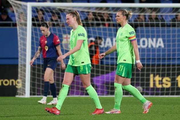 Janina Minge and Alex Popp Wolfsbvurg 6 and 11 , ESP, FC Barcelona VfL Wolfsburg, football, womens Champions League, quarter-finals, second leg, 2024 2025 season, 27 03 2025 ESP, FC Barcelona VfL Wolfsburg, football, womens Champions League, quarter-finals, second leg, 2024 2025 season, 27 03 2025 Barcelona Copyright: xEibner-Pressefoto JoergxNiebergax EP_JNL