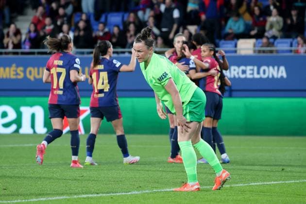 Marina Hegering Wolfsburg 31 after the 0 2, ESP, FC Barcelona VfL Wolfsburg, Football, Womens Champions League, quarter-finals, second leg, 2024 2025 season, 27 03 2025 ESP, FC Barcelona VfL Wolfsburg, Football, Womens Champions League, quarter-finals, second leg, 2024 2025 season, 27 03 2025 Barcelona Copyright: xEibner-Pressefoto JoergxNiebergax EP_JNL