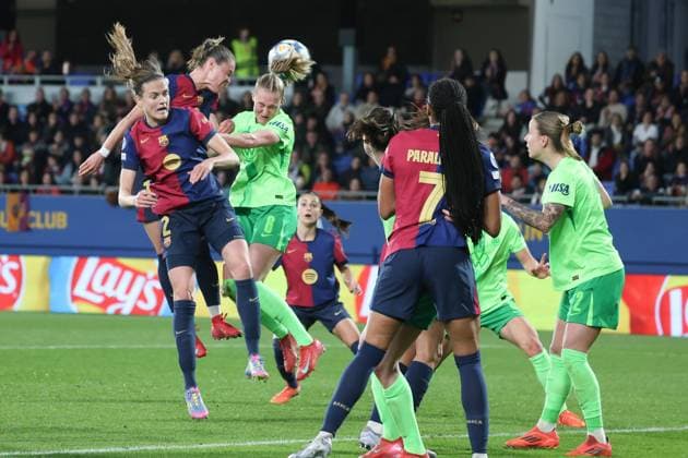 Janina Minge Wolfsburg 6 and Irene Paredes Barcelona 2 , ESP, FC Barcelona VfL Wolfsburg, Football, Womens Champions League, quarter-finals, second leg, 2024 2025 season, 27 03 2025 ESP, FC Barcelona VfL Wolfsburg, Football, Womens Champions League, quarter-finals, second leg, 2024 2025 season, 27 03 2025 Barcelona Copyright: xEibner-Pressefoto JoergxNiebergax EP_JNL