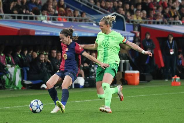 Aitana Bonmati Barcelona 14 , Alexandra Popp Wolfsburg 11 , ESP, FC Barcelona VfL Wolfsburg, Football, Womens Champions League, quarter-finals, second leg, 2024 2025 season, 27 03 2025 ESP, FC Barcelona VfL Wolfsburg, Football, Womens Champions League, quarter-finals, second leg, 2024 2025 season, 27 03 2025 Barcelona Copyright: xEibner-Pressefoto JoergxNiebergax EP_JNL