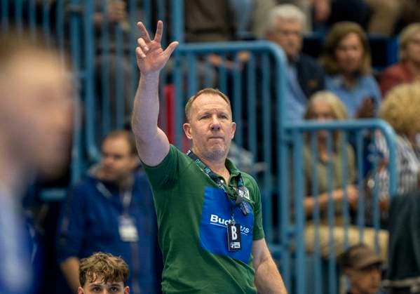 Frank Carstens HSG Wetzlar, TR gives his team instructions Handball Daikin HBL Handball Bundesliga, VfL Gummersbach HSG Wetzlar, 27 03 2025 Copyright: HMBxMedia xMarcoxBader
