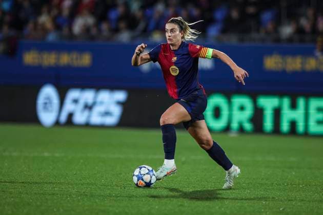 FC Barcelona, Barca Vs Vfl Wolfsburg - Womens UEFA Champions League 2024 25 Quarter - Final Alexia Putellas of FC Barcelona controls the ball during the Women s UEFA Champions League 2024 25 Quarter-final match between FC Barcelona and Vfl Wolfsburg at Johan Cruyff Stadium in Barcelona, Spain, on March 27, 2025. Sant Joan Despi Spain  Copyright: xGongorax originalFilename:bonilla-fcbarcel250327_npil2.jpg