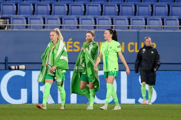 Disappointed Wolfsburg, ESP, FC Barcelona VfL Wolfsburg, Football, Womens Champions League, quarter-finals, second leg, 2024 2025 season, 27 03 2025 ESP, FC Barcelona VfL Wolfsburg, Football, Womens Champions League, quarter-finals, second leg, 2024 2025 season, 27 03 2025 Barcelona Copyright: xEibner-Pressefoto JoergxNiebergax EP_JNL