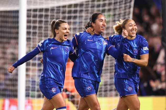 Chelsea gegen Manchester City 27. März 2025, London UEFA Women s Champions League Viertelfinale Rückspiel Chelsea gegen Manchester City Mayra Ramirez von Chelsea feiert ihr drittes Tor mit Johanna Rytting Kaneryd von Chelsea und Lauren James von Chelsea Foto Jacques Feeney Abseits London UK  Copyright: xJacquesxFeeneyx xOffsidexOffside