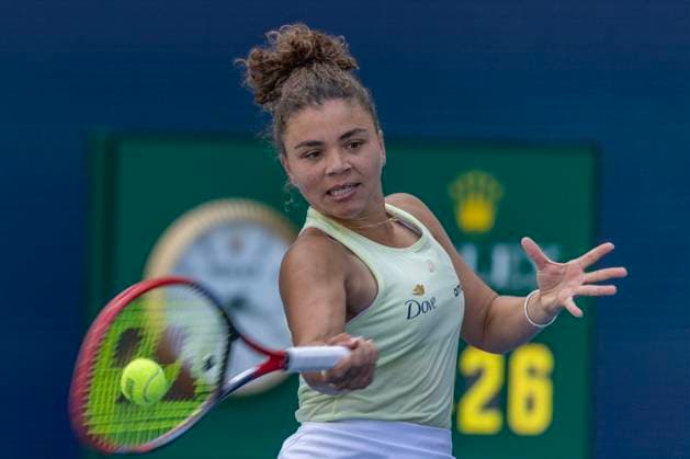 Jasmine Paolini of Italy hits a forehand shot to Aryna Sabalenka of Belarus in the first semifinal match on the stadium court at the Miami Open in the Hard Rock Stadium in Miami Gardens, Florida, on Thursday, March 27, 2025. Sabalenka defeated Paolini 6-2, 6-2.  MIA20250327114 GARYxIxROTHSTEIN