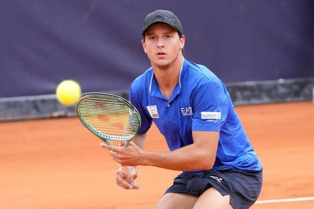 NAPLES, ITALY - MARCH 27 :Luciano Darderi during the ATP, Tennis Herren Challenger Tour match between Sumit Nagal (India )and Luciano Darderi (Italy)on March 27, 2025 in Naples, Italy Copyright: xFOTOAGENZIAx