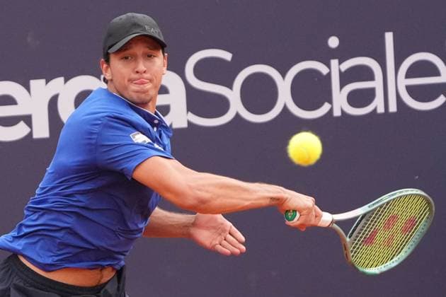 NAPLES, ITALY - MARCH 27 :Luciano Darderi during the ATP, Tennis Herren Challenger Tour match between Sumit Nagal (India )and Luciano Darderi (Italy)on March 27, 2025 in Naples, Italy Copyright: xFOTOAGENZIAx