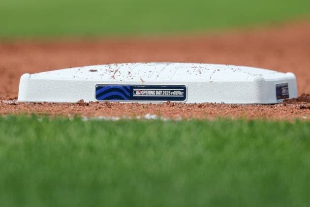 MLB, Baseball Herren, USA 2025: Guardians Vs Royals MAR 27 March 27, 2025: A general view of first base during the sixth inning on opening day of an MLB baseball game between the Kansas City Royals and Cleveland Guardians at Kauffman Stadium in Kansas City, MO. David Smith CSM (Credit Image: Â David Smith Cal Media) Kansas City Mo United States of America EDITORIAL USE ONLY Copyright: xx ZUMA-20250327_zma_c04_331.jpg DavidxSmithx csmphotothree369290