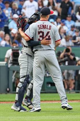 MLB, Baseball Herren, USA 2025: Guardians Vs Royals MAR 27 March 27, 2025: Cleveland Guardians relief pitcher Paul Sewald (34) and Cleveland Guardians catcher Bo Naylor (23) react to their 7-4 win over the Kansas City Royals on opening day of an MLB baseball game at Kauffman Stadium in Kansas City, MO. David Smith CSM (Credit Image: Â David Smith Cal Media) Kansas City Mo United States of America EDITORIAL USE ONLY Copyright: xx ZUMA-20250327_zma_c04_346.jpg DavidxSmithx csmphotothree369301