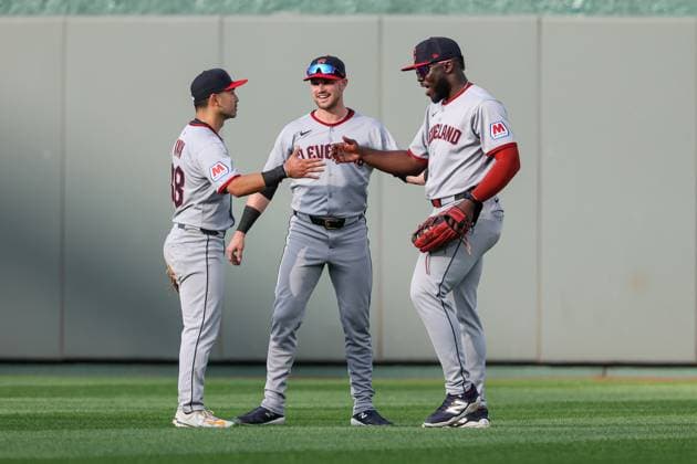 MLB, Baseball Herren, USA 2025: Guardians Vs Royals MAR 27 March 27, 2025: Cleveland Guardians left fielder Steven Kwan (38), left, center fielder Lane Thomas (8), center, and right fielder Jhonkensy Noel (43), right, react to their 7-4 win over the Kansas City Royals on opening day of an MLB baseball game at Kauffman Stadium in Kansas City, MO. David Smith CSM (Credit Image: Â David Smith Cal Media) Kansas City Mo United States of America EDITORIAL USE ONLY Copyright: xx ZUMA-20250327_zma_c04_345.jpg DavidxSmithx csmphotothree369302
