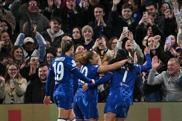 LONDON, ENGLAND - MARCH 27: Mayra Ramirez celebrate with Lauren James after scoring goal for 3-0 during the UEFA Women s Champions League Quarter Finals Second Leg match between Chelsea FC and Manchester City on March 27, 2025 in London, England. Photo Sebastian Frej Chelsea FC v Manchester City - UEFA Women s Champions League Quarter Finals Second Leg Copyright: xSebastianxFrejx