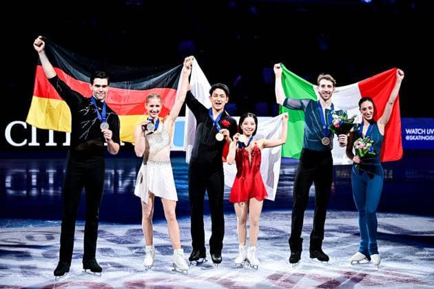Sport Themen der Woche KW13 Sport Bilder des Tages Pairs Awards, L-R, Minerva Fabienne HASE & Nikita VOLODIN (GER) second place, Riku MIURA & Ryuichi KIHARA (JPN) first place, Sara CONTI & Niccolo MACII (ITA) third place, during Victory Ceremony, at the ISU World Figure skating, Eiskunstlauf Championships 2025, at TD Garden, on March 27, 2025 in Boston, USA. Noxthirdxpartyxsales  (285981167)
